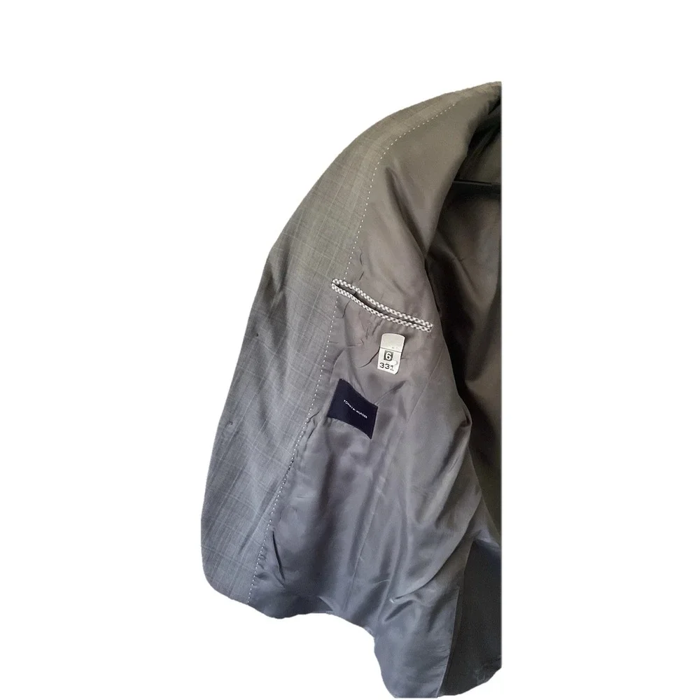 Tommy Hilfiger Gray Plaid Wool 2 Piece Suit Mens 40R Jacket 34W Pants